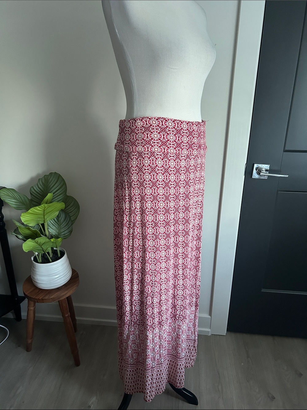 Max Studio M stretchy Red burgundy white Patterned Maxi Skirt